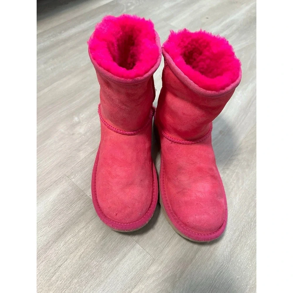 Kids UGG Boots Pink Sheepskin Lined Cozy Winter Fashion‎ Size 4